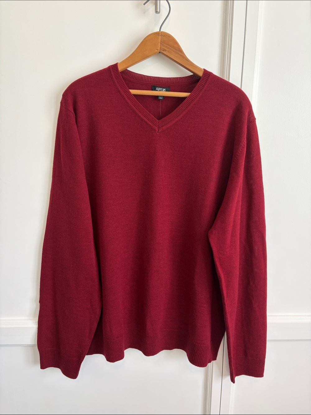 Apt. 9 Merino wool blend Men’s V neck blend Sweater in cranberry red XXL